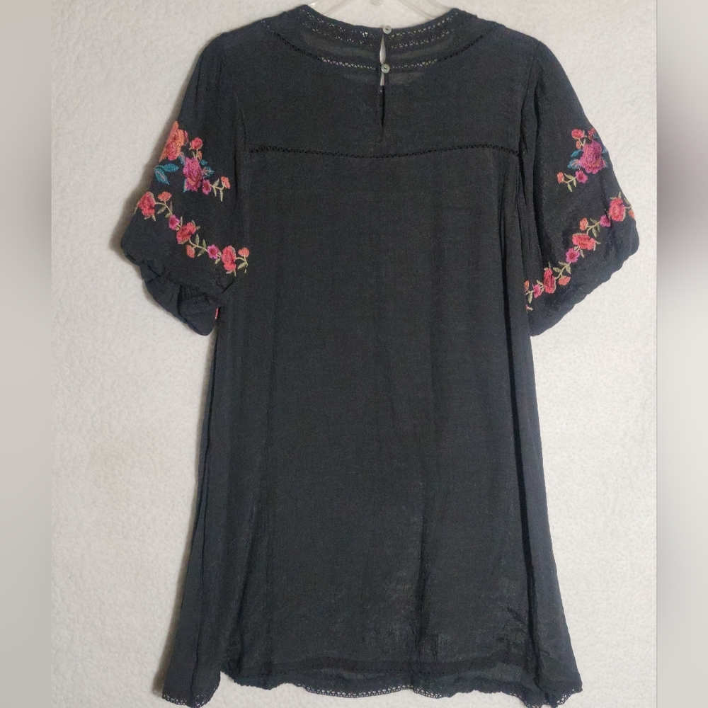 Umgee Size-M Black Mini Dress with Pink and Blue Embroidery L-30.5 P2P-17 - Picture 5 of 12